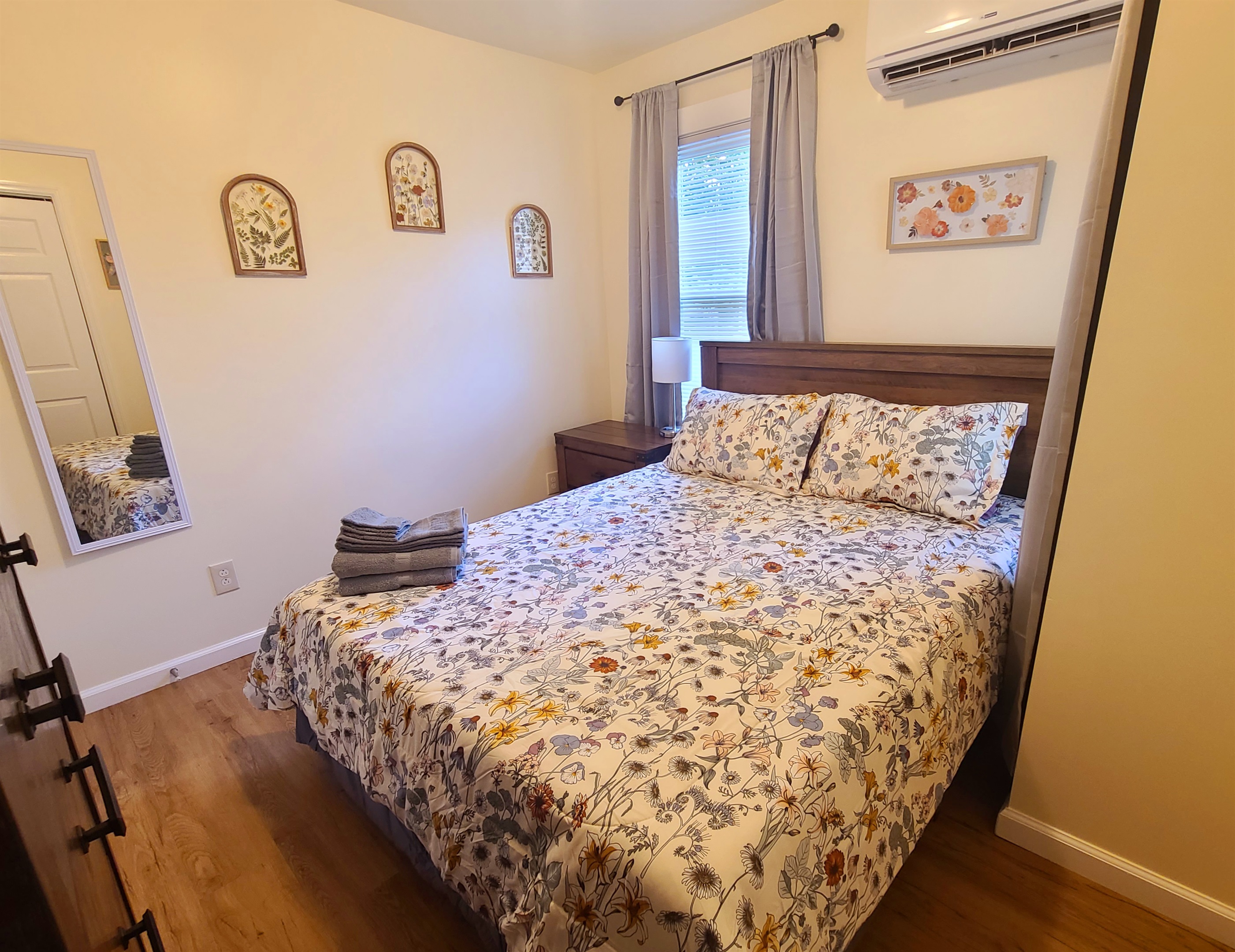 Queen bedroom #3 with SmartTV