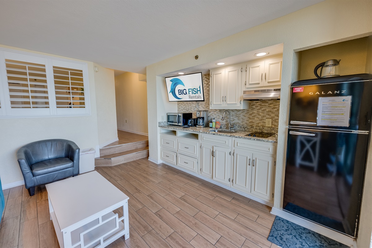 Living Room with Stunning Views🌊☀️