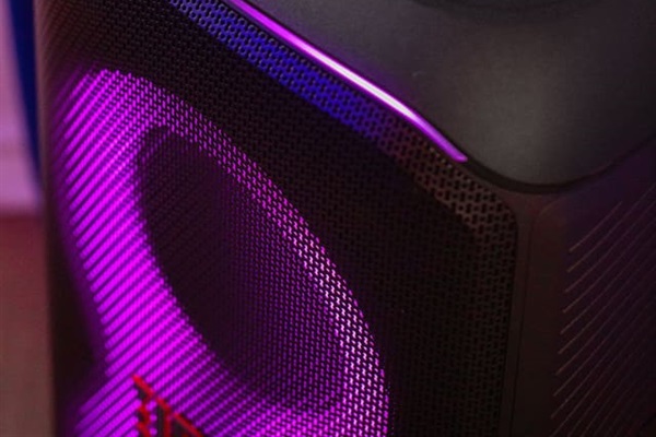 Get ready to belt out your favorite tunes with our karaoke setup!  Perfect for family and friends looking to create lasting memories, this setup offers hours of entertainment with crystal-clear sound and vibrant lights. 