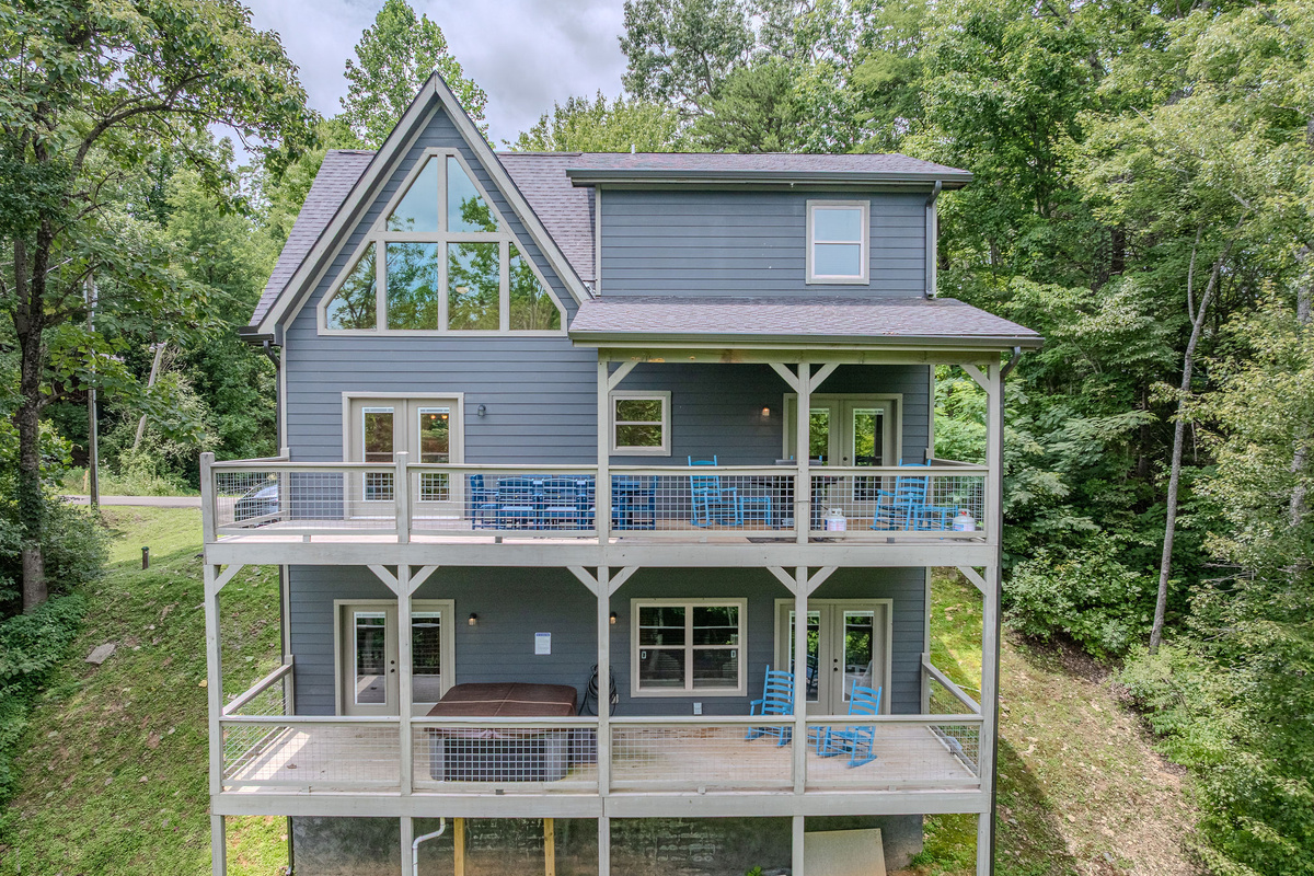 Blue Smoke Outpost sits in a peaceful Sevierville mountain setting surrounded by trees and Smoky Mountain views.