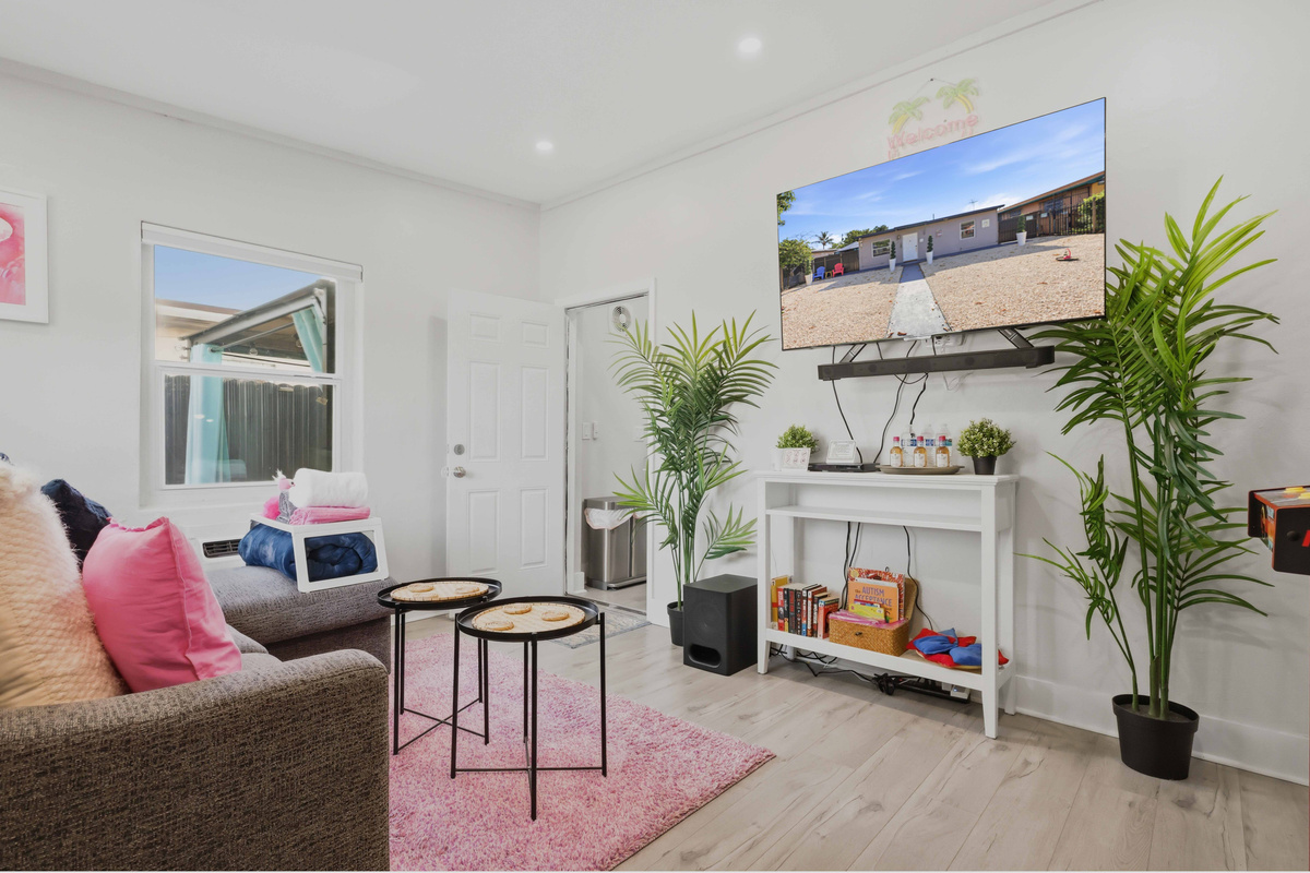 Welcome to The Flamingo Casita !