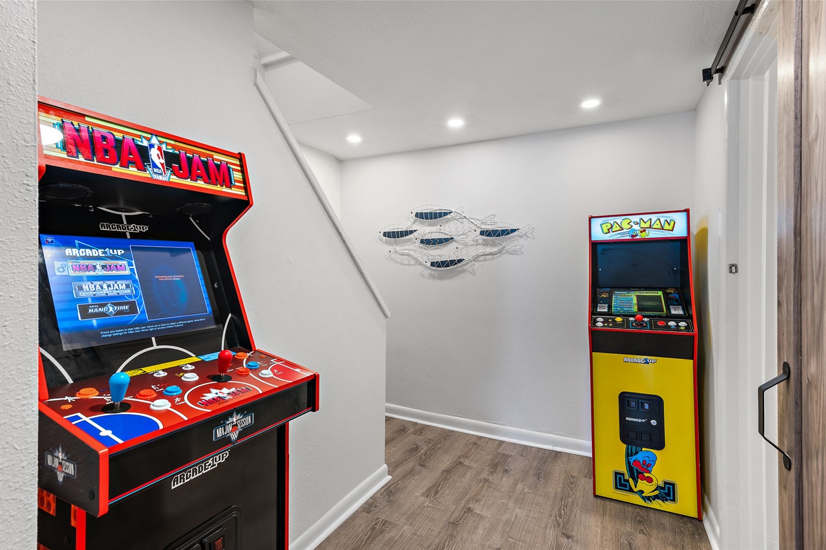 Green Reef 1 - Downstairs living space has two Arcade Games, comfortable seating, Xbox, Two TVs, Kitchenette, Gulf Views, and more!
