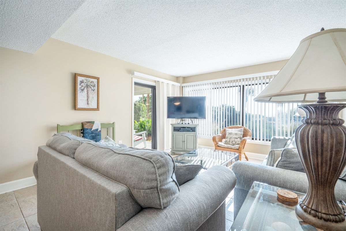 BRIGHT, SUNNY SPACE!