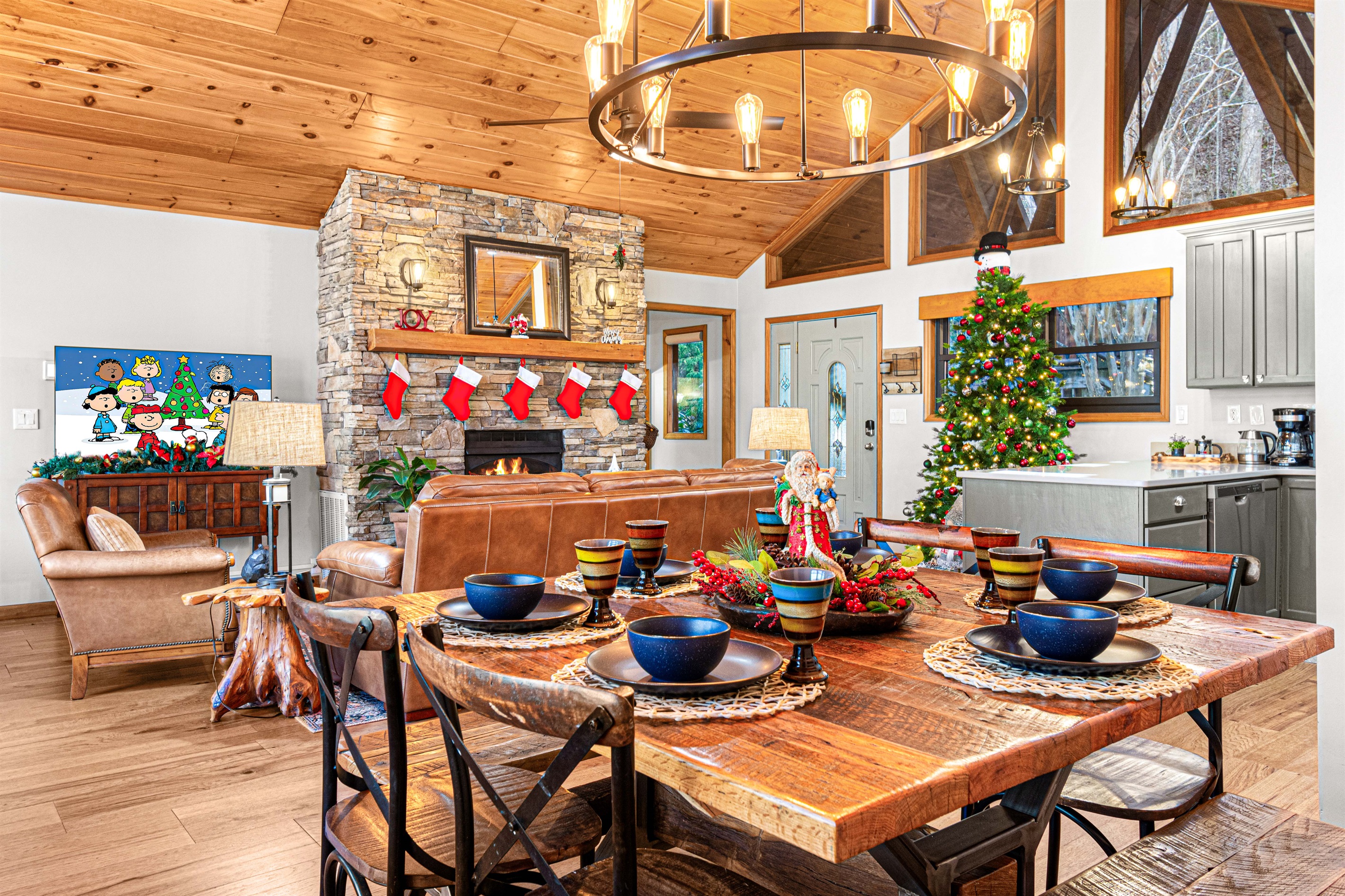 The holiday season is perfect when celebrated at Rocky River Lodge!