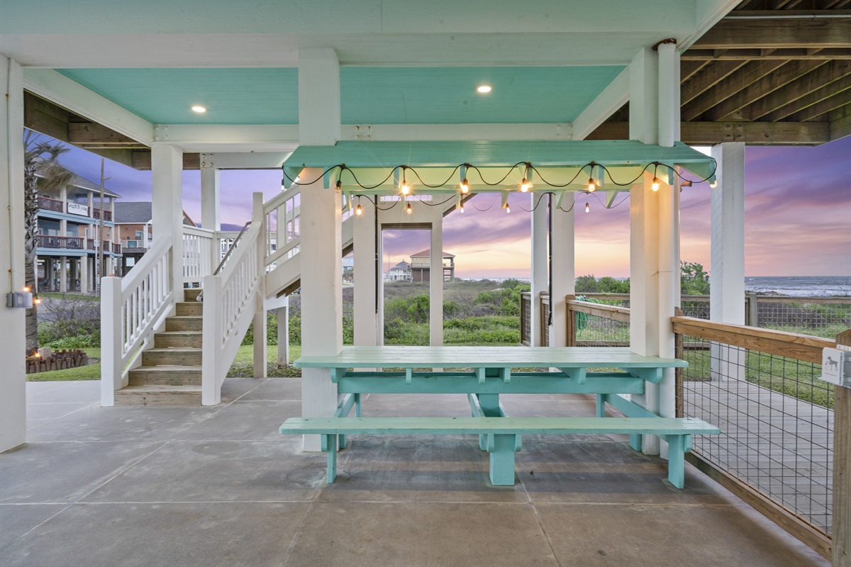 1c04c30486fa47f2a433aa4765acc79a Large | Beachhouse | Texas | TX | Vacation Homes | Galveston | Crystal Beach | Kokomo | Breezy Days | Beachfront Elegance | Sunrise Serenity | Southern Sands Property Management, LLC