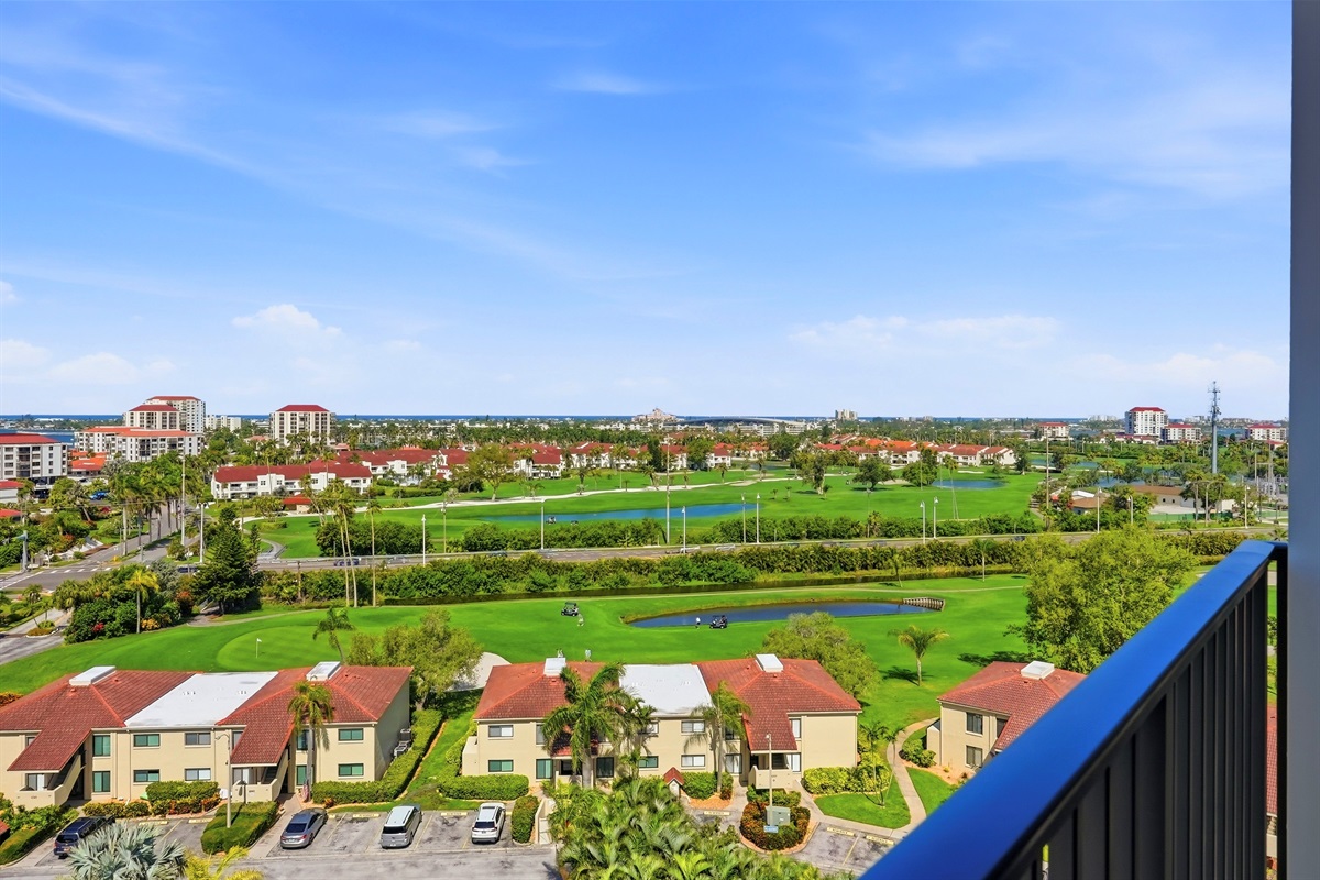 Step out onto the private balcony and take in refreshing bay breezes and tranquil water views, an ideal spot for morning coffee or relaxing evenings.