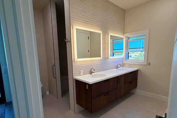 Primary en-suite vanity