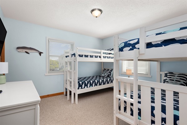 Bunk room with 4 single beds