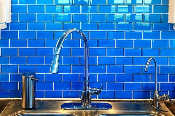 "One positive thing that we didn't notice in the pictures...is that there is an RO water filter in the kitchen."