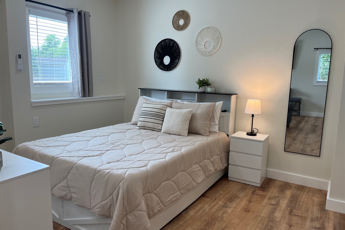 Queen sleeping area