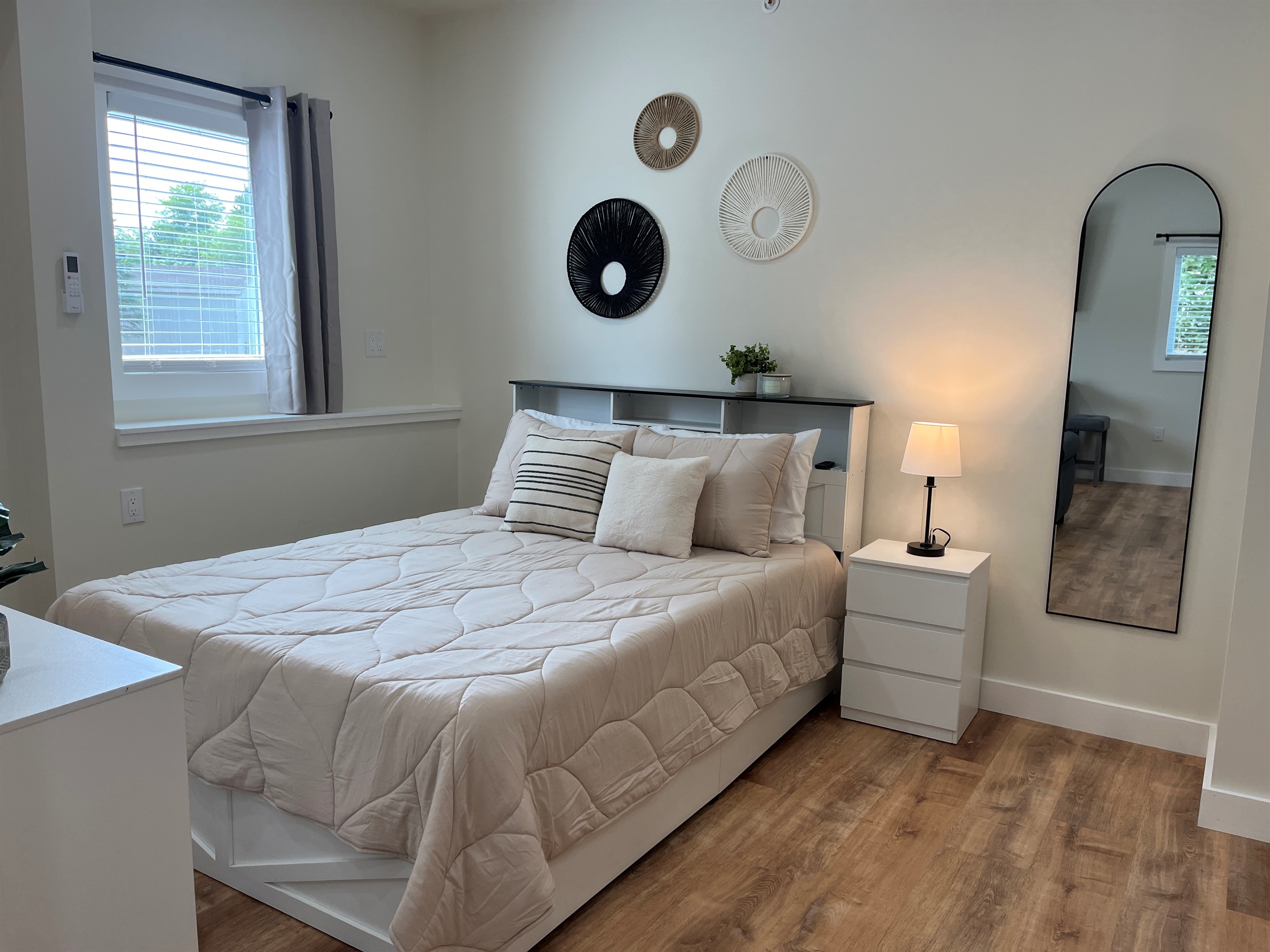 Queen sleeping area