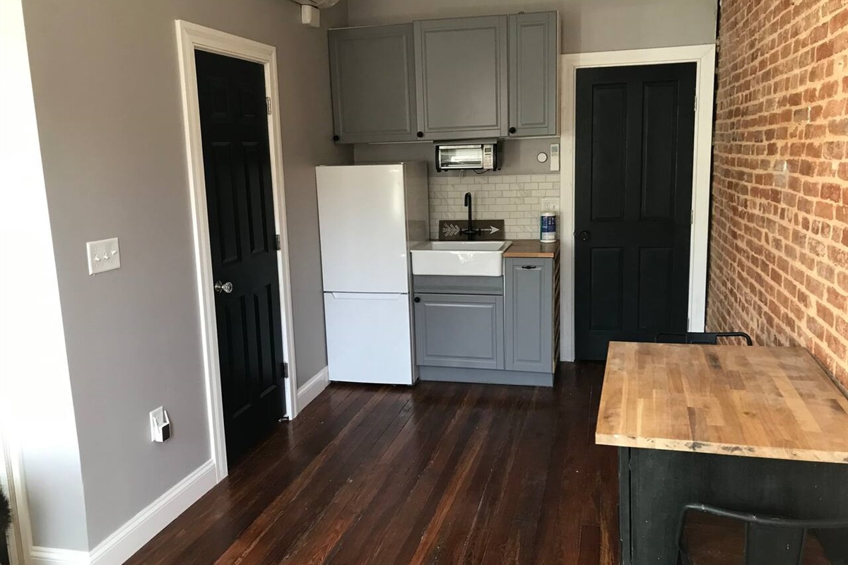 Ensuite Kitchenette. Equipped with toaster/convection oven, microwave, utensils, silverware, pot/pans, electric double cook top, refrigerator/freezer, sink.