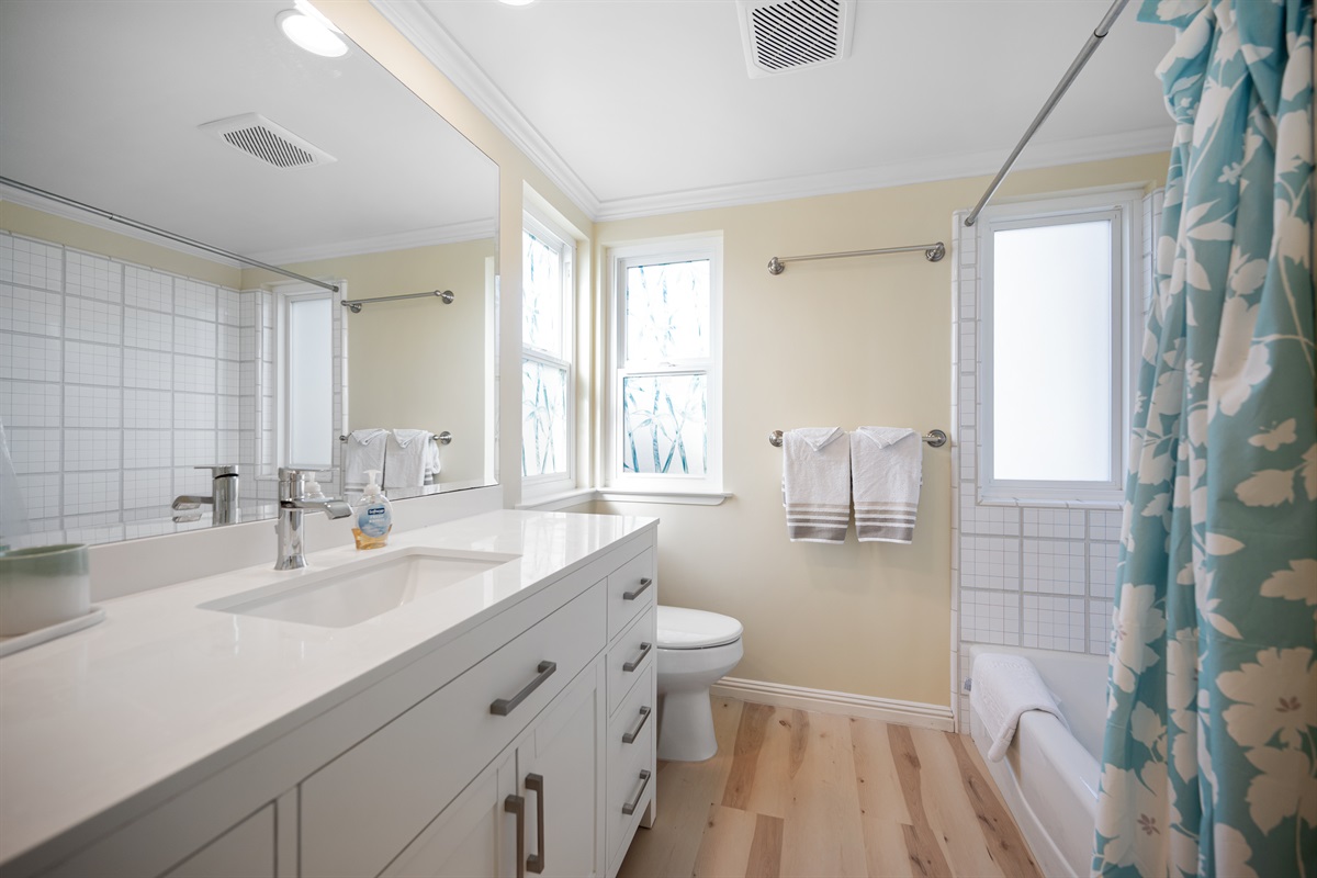 Second ensuite bathroom