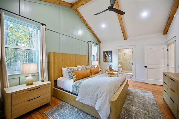 Wake up to sunlight, stretch out in comfort, and enjoy the peaceful vibe of this airy suite. 🌿☀️