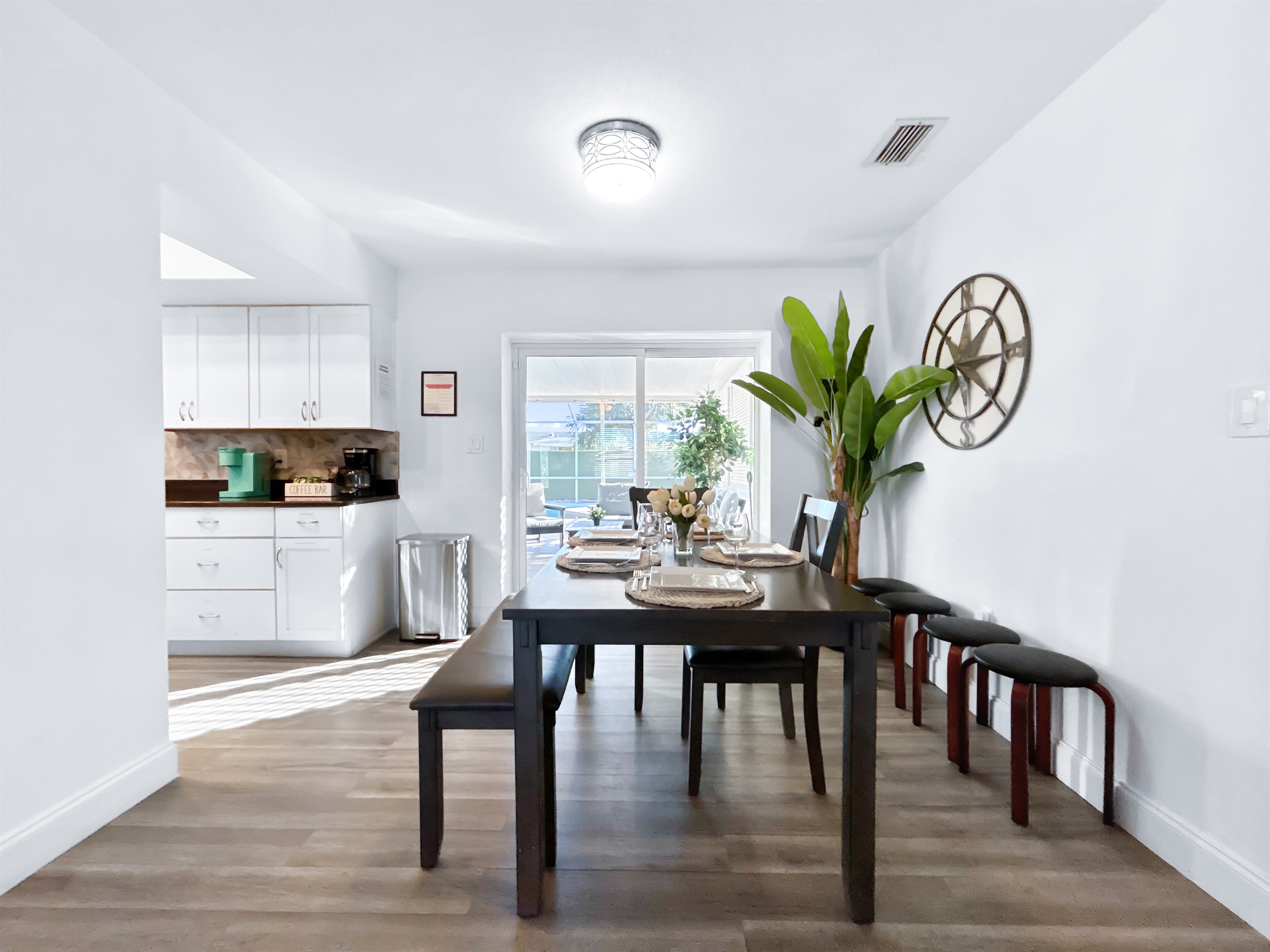 🍽️ Gather for family meals in the bright dining area