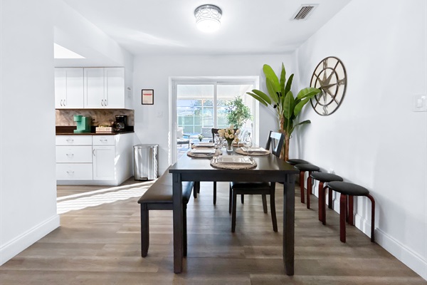 🍽️ Gather for family meals in the bright dining area