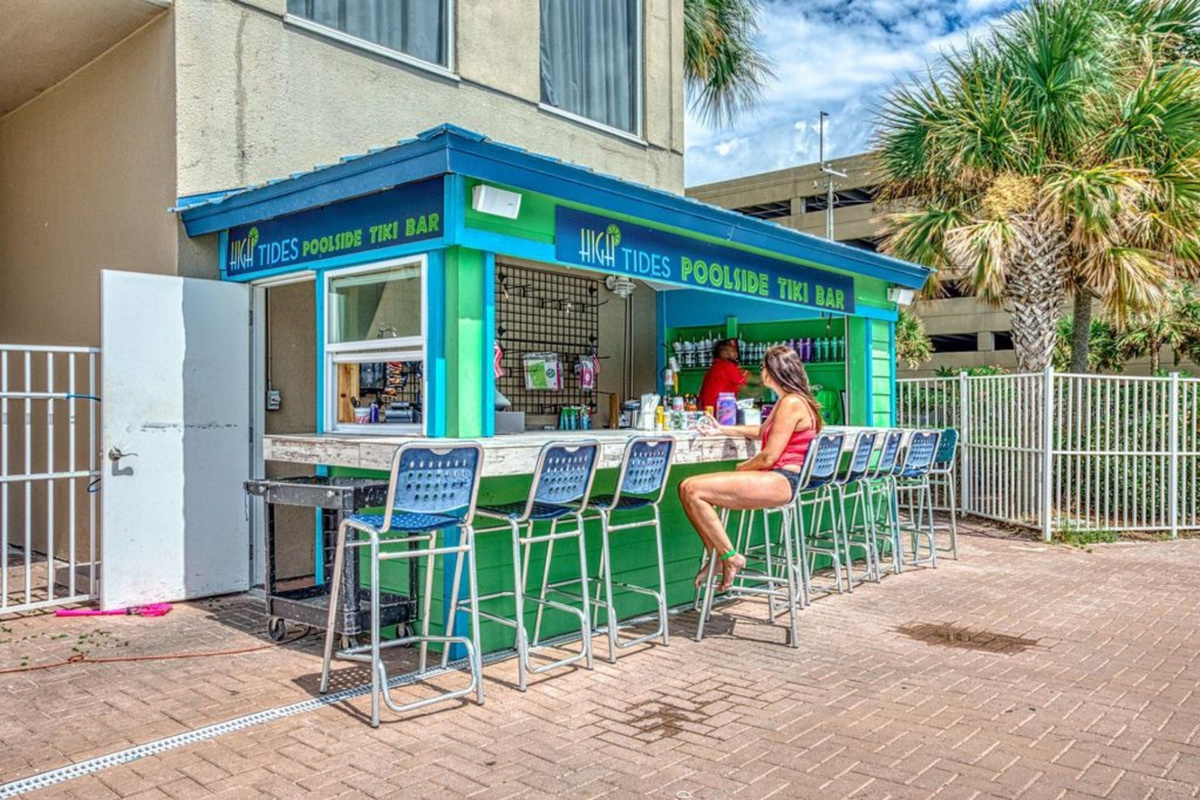 Snack & Tiki Bar