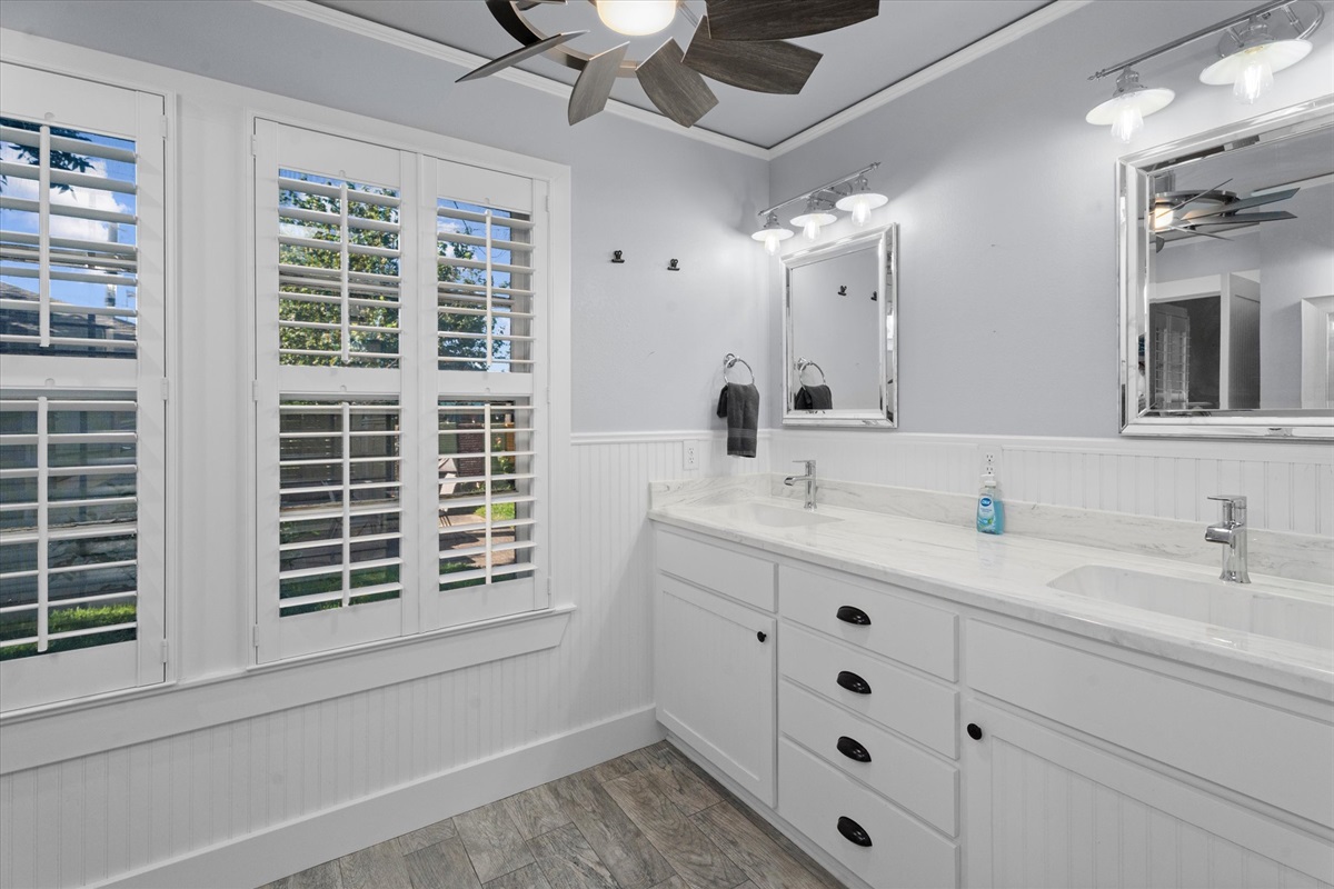 1c3cca66d84a4cad8e080ed021bcfa45 Large | Beachhouse | Texas | TX | Vacation Homes | Galveston | Crystal Beach | Kokomo | Breezy Days | Beachfront Elegance | Sunrise Serenity | Southern Sands Property Management, LLC