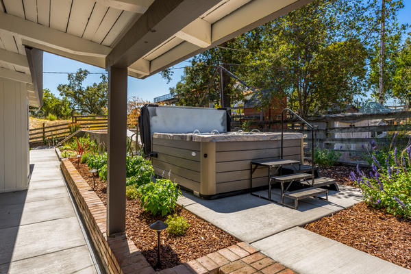 Exclusive Hot Tub under the stars