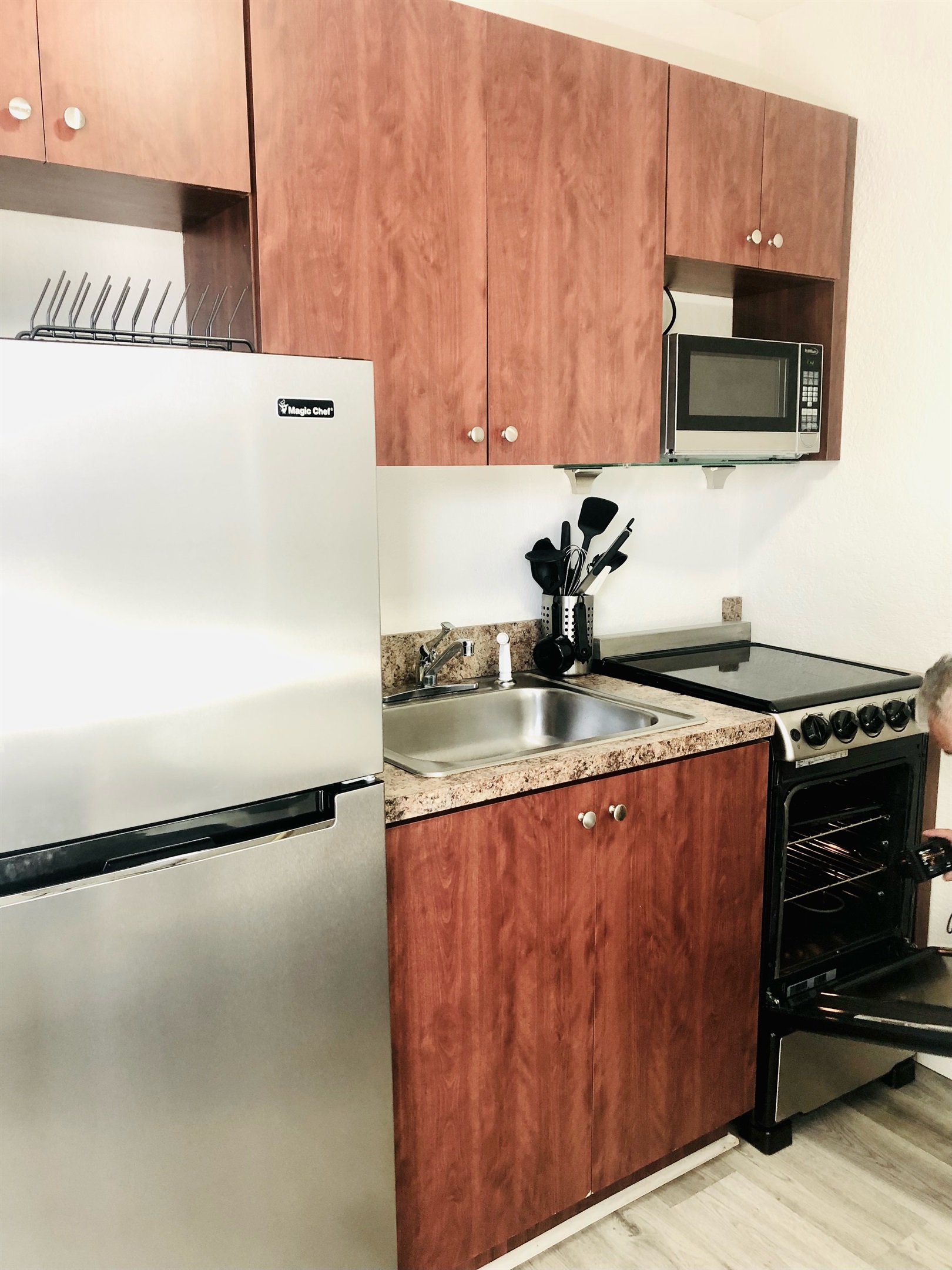 2m video tour link includes open cabinets to show supplies.