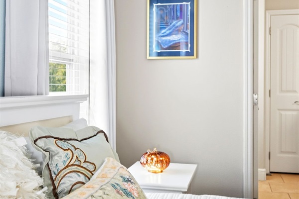 King Ensuite alternate view Cinderella Slipper print and pumpkin add Disney charm.