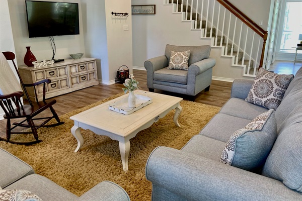 Farmhouse living room - comfy and classy