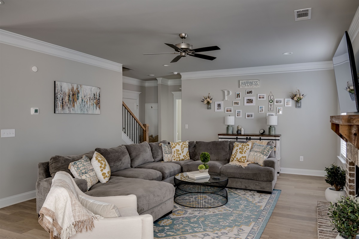 🛋️ Sink in, stretch out, and relax—comfort at its finest.