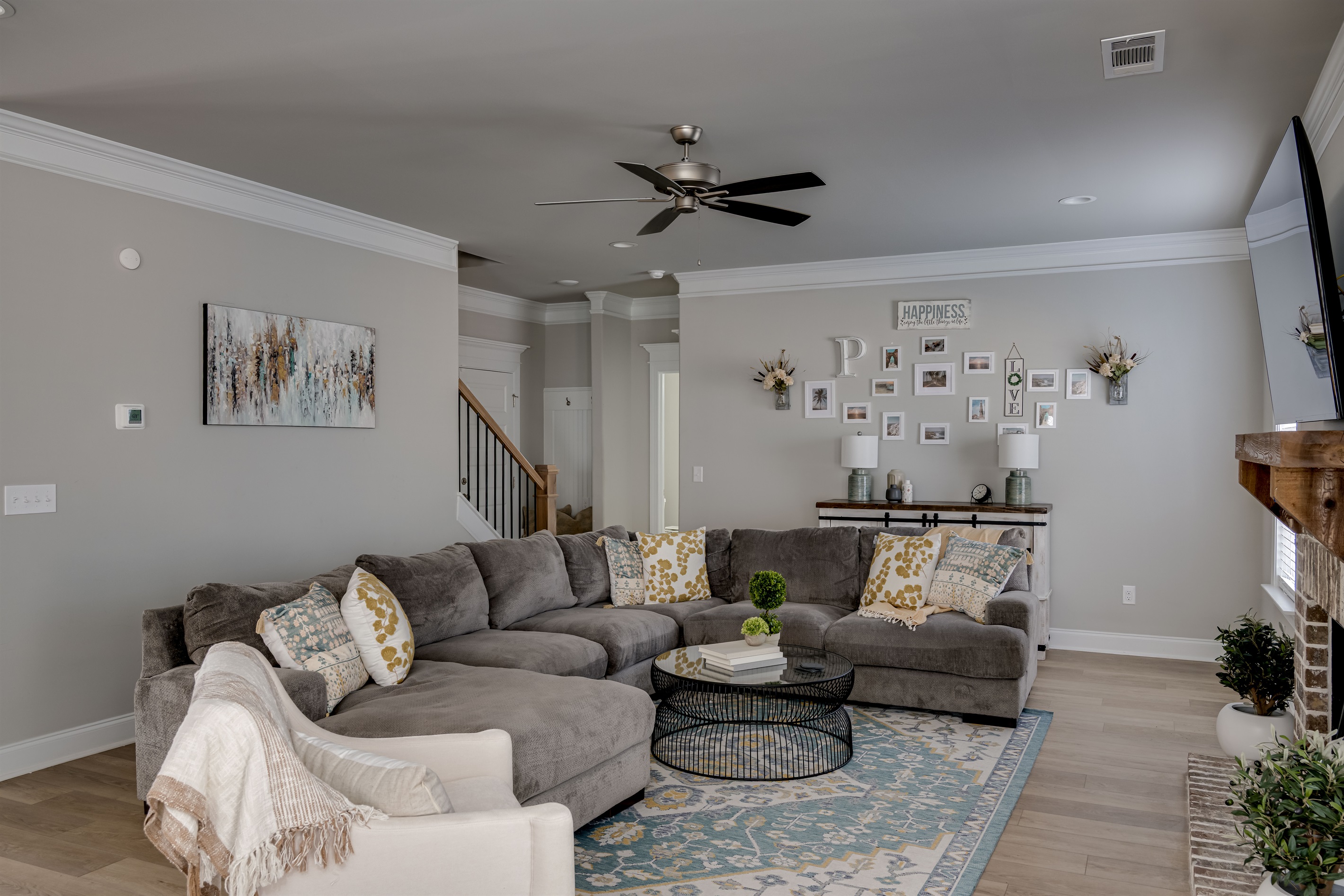 🛋️ Sink in, stretch out, and relax—comfort at its finest.