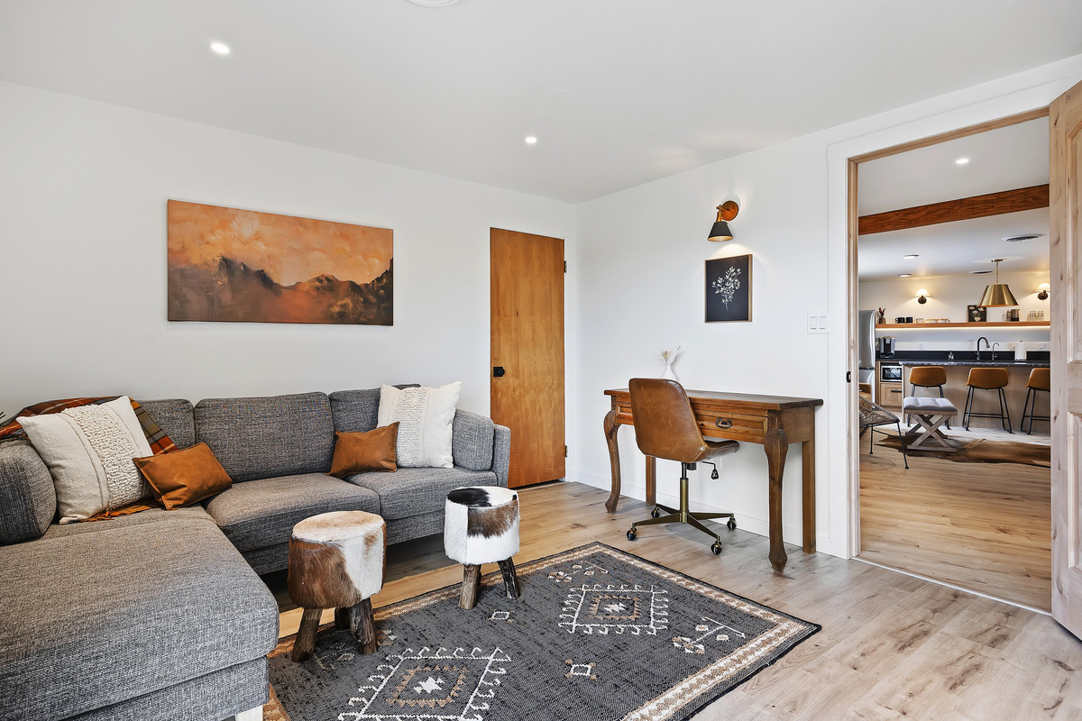 California King master with an L-shaped sitting area, walk-in closet, and a dedicated work desk