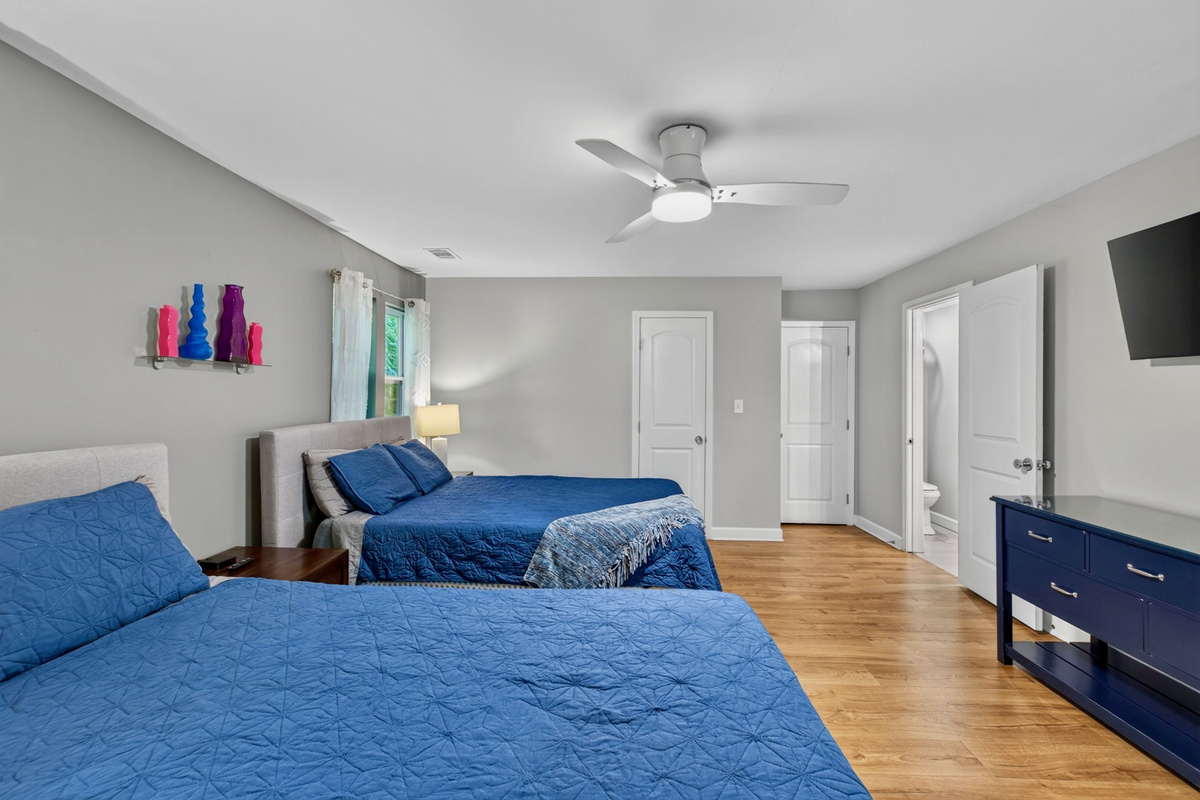 A modern home: USB and plugs easily accessible!