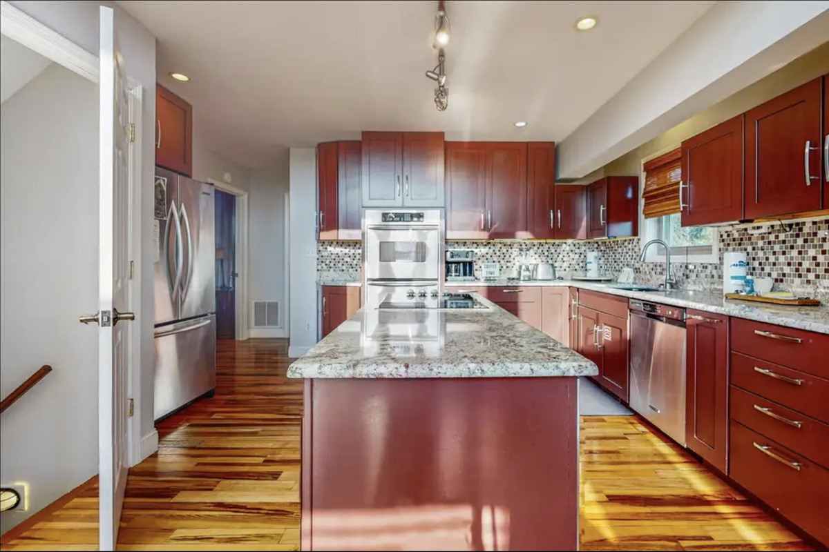 Fully equipped kitchen with autodrip and Keurig style coffee maker