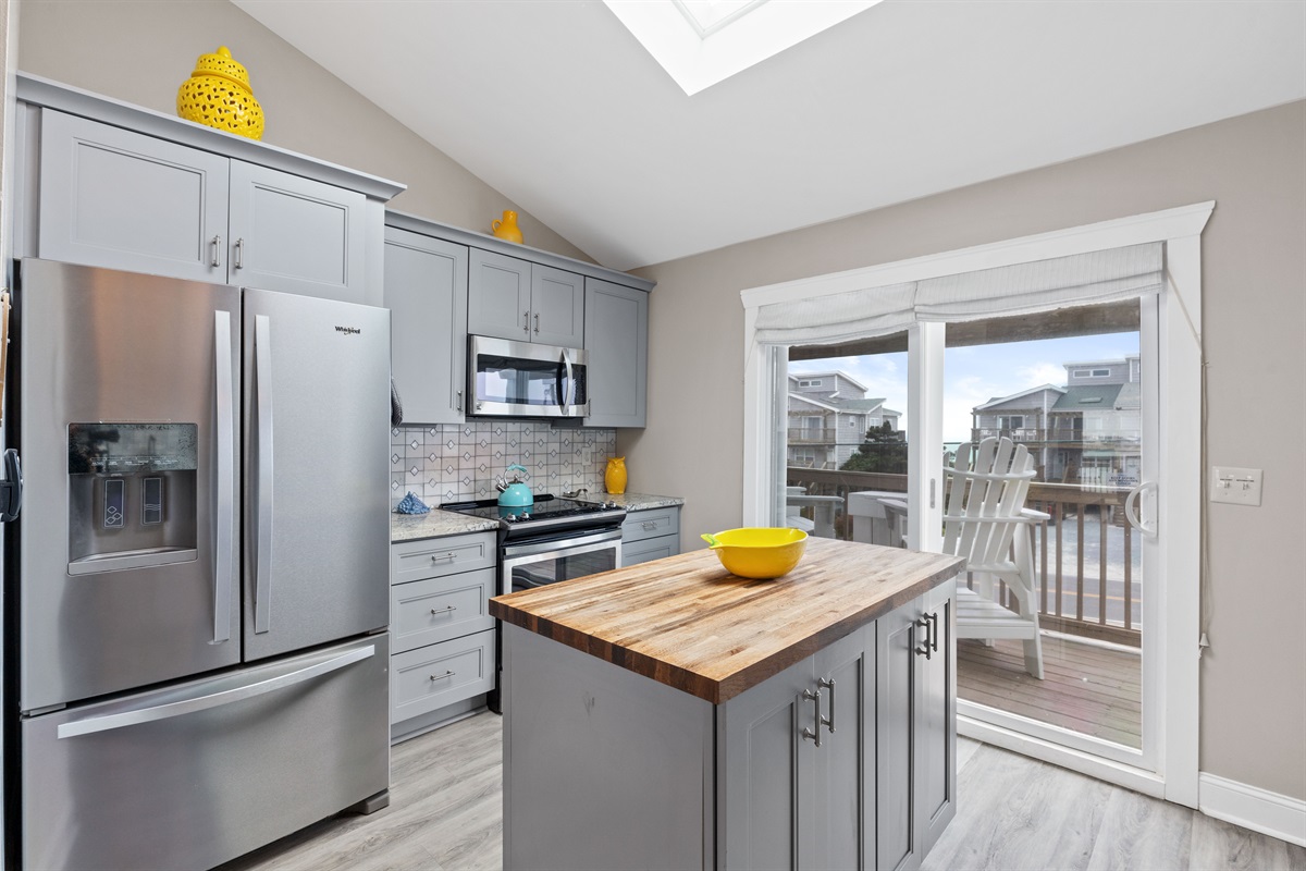 Cook, sip, and step out to the balcony for fresh coastal air!