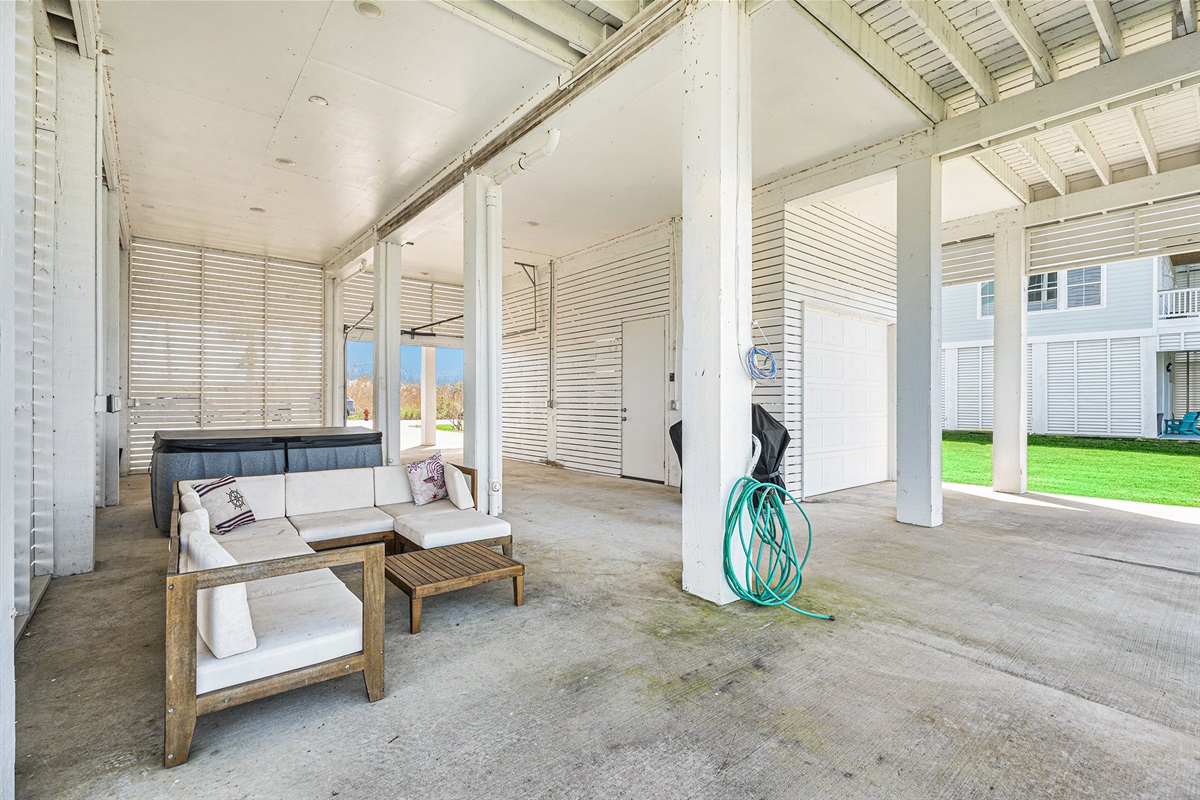 1c6f77803cc14a8dbac5232f6a6c16c1 Large | Beachhouse | Texas | TX | Vacation Homes | Galveston | Crystal Beach | Kokomo | Breezy Days | Beachfront Elegance | Sunrise Serenity | Southern Sands Property Management, LLC