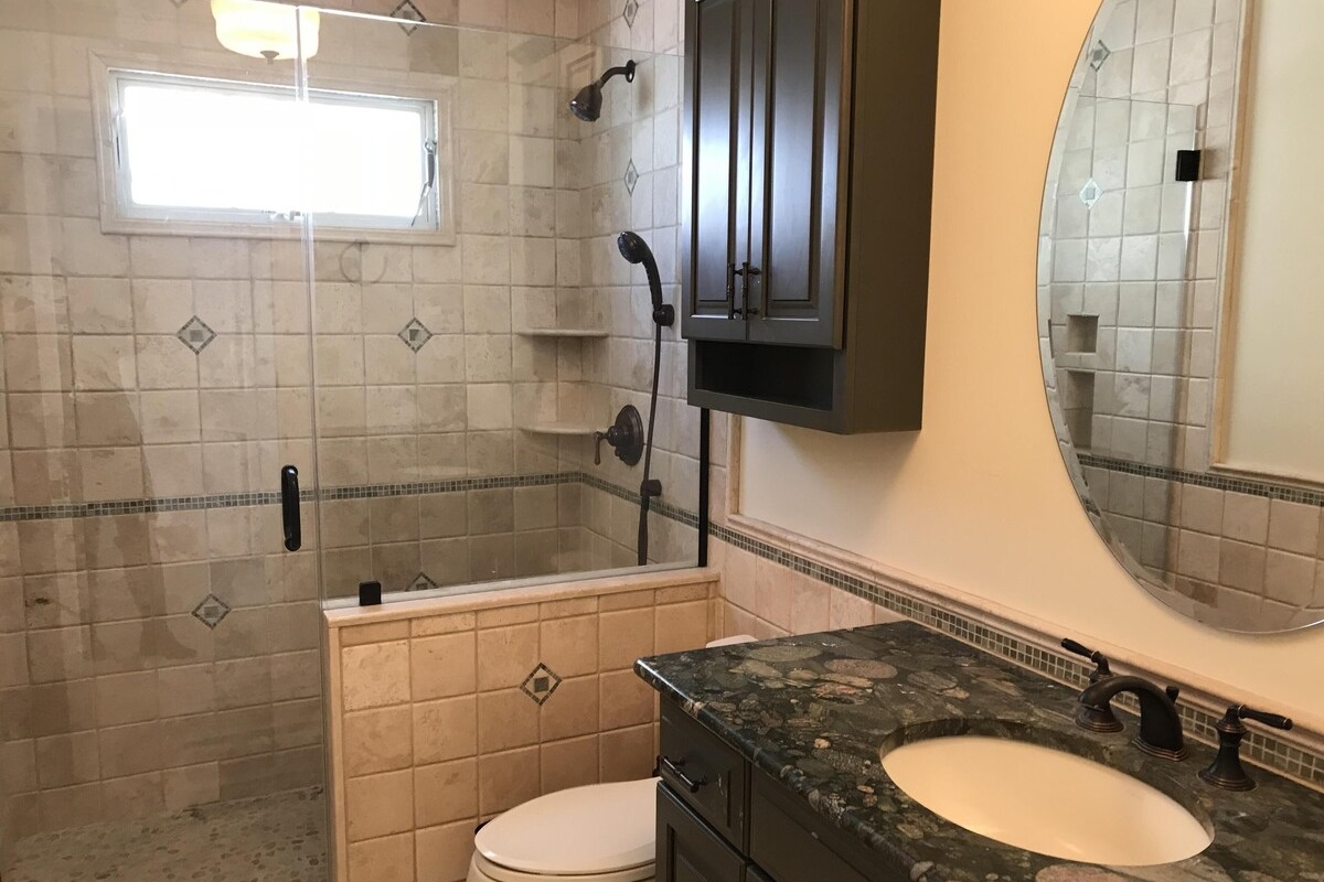 Full bath attached to Jr. Master suite