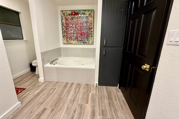 Primary Bathroom - Tub
