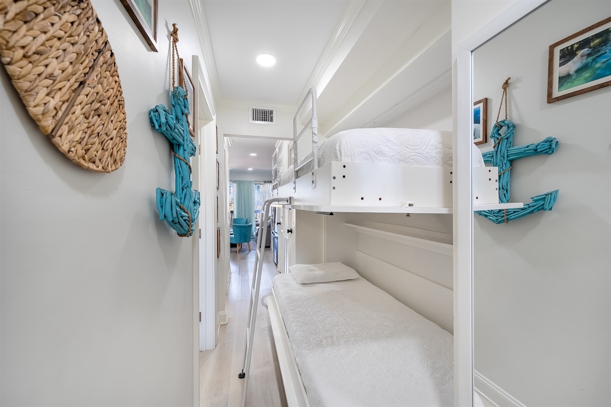 murphy bunk beds | Susu's Sea Cabin | 238C 1300 Ocean Blvd | Isle of Palms, SC | IOP Escapes