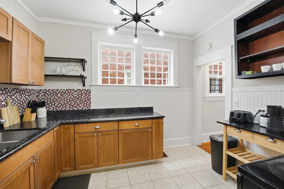 Side view of the kitchen