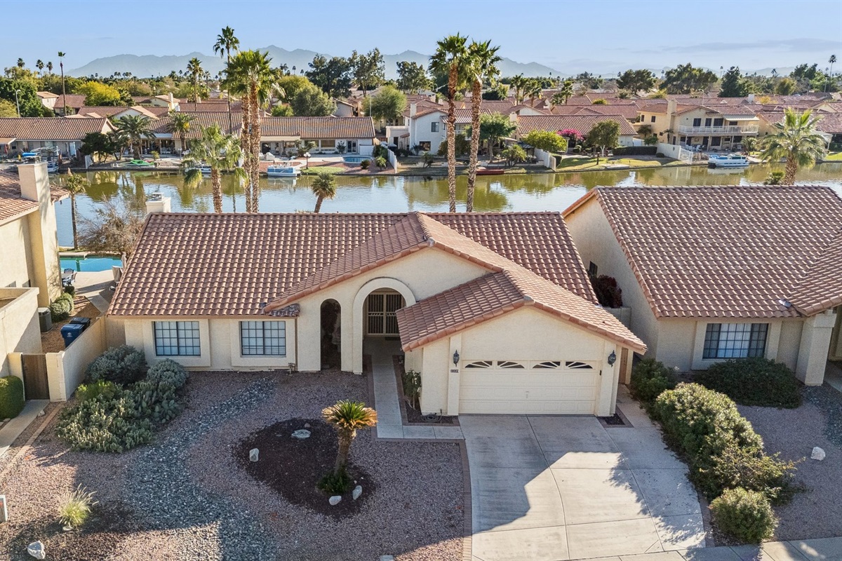 Lakefront Oasis w/ Pool & Hot Tub · Garden Lakes | 3 Bed 2 Bath — Lakefront Oasis w/ Pool & Hot Tub | 3b • 2bth, Avondale, Arizona — photo 45