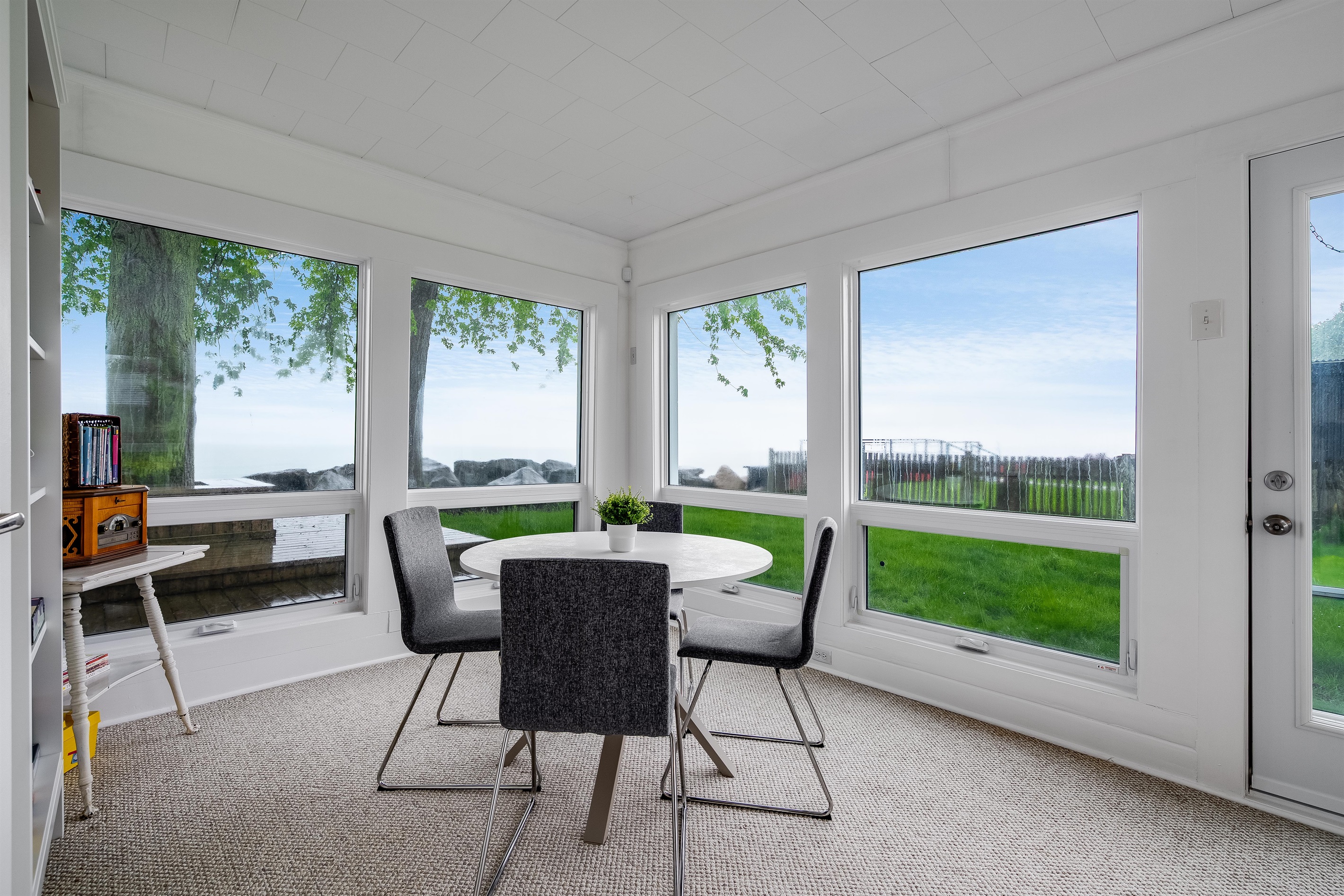 Sunroom/ Living Room