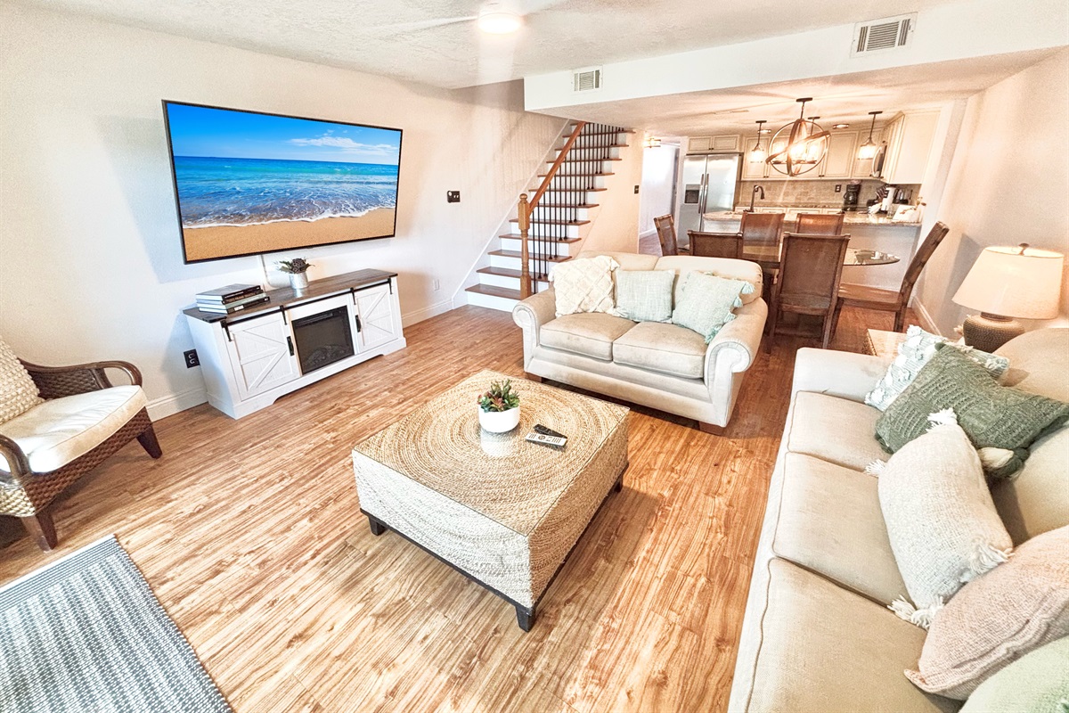 Open concept living, dining, and kitchen on main level