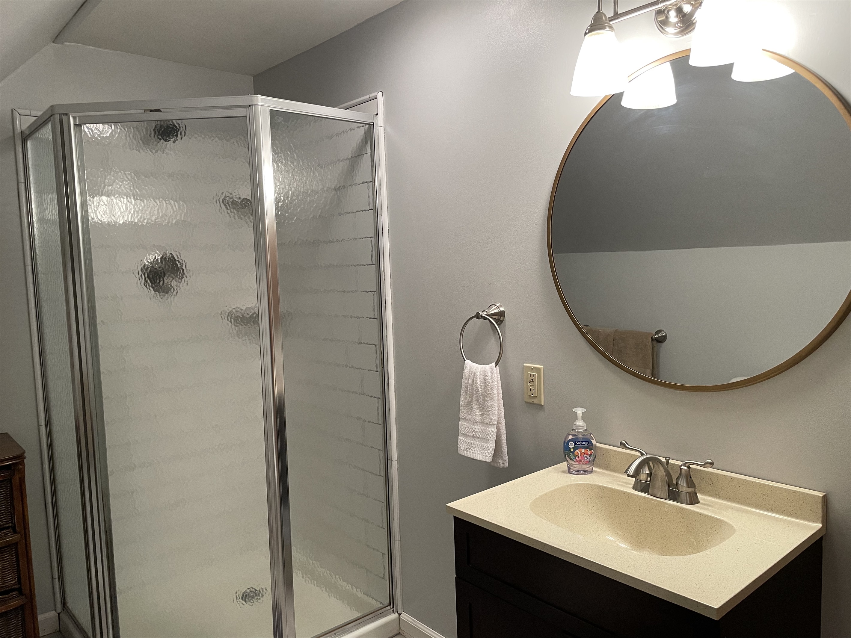 2nd floor bath with shower of hallway