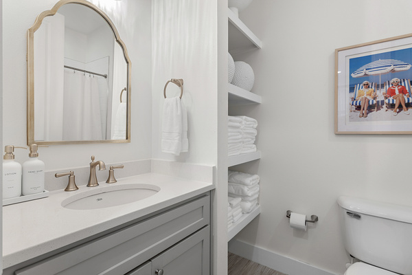 The second full bath features a tub and plush, high-quality bath linens for added comfort. We also provide a hair dryer, shampoo, conditioner, body wash, and hand soap—thoughtful touches to make your stay easy and relaxing.
