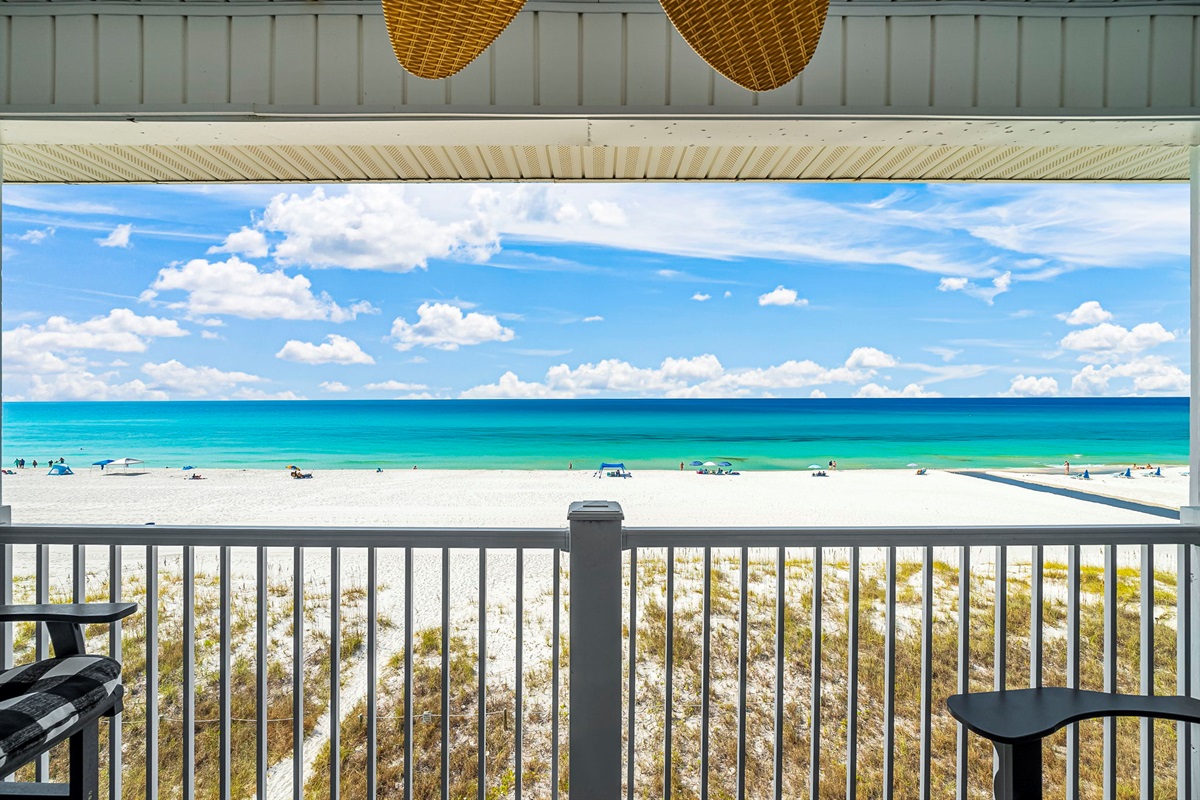 Another beachfront master up top: king bed, private balcony & Jacuzzi tub with panoramic Gulf-views. Luxury at every turn