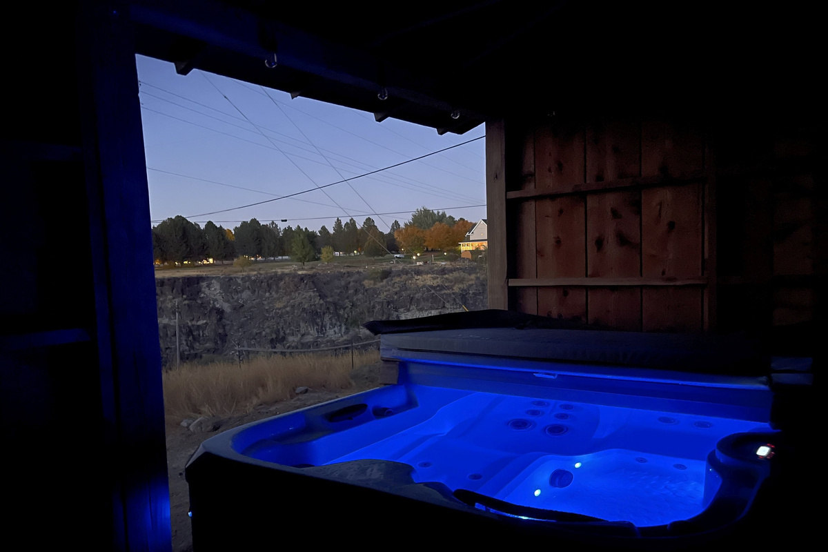 Unwind in the hot tub under the evening sky