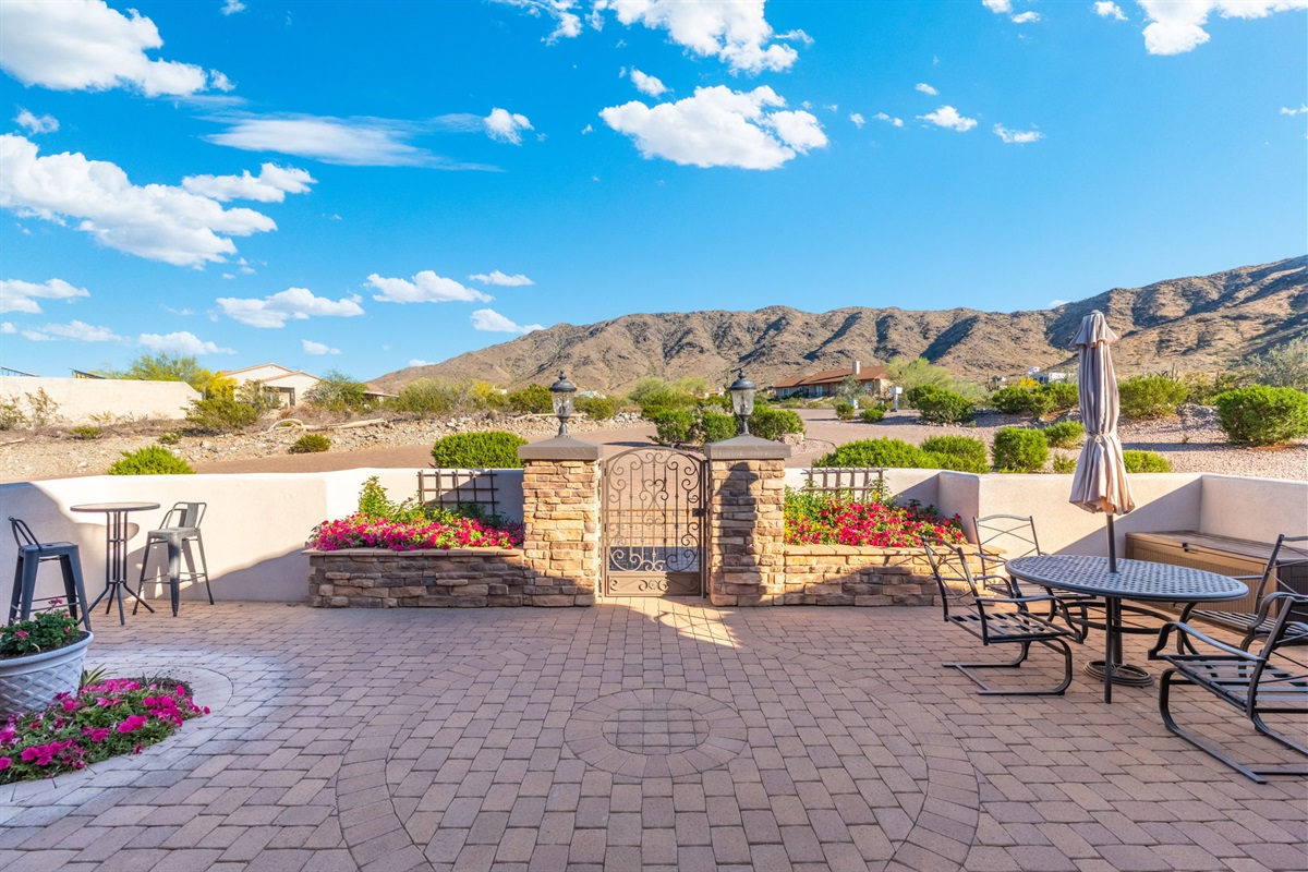 Front courtyard with mountain views.