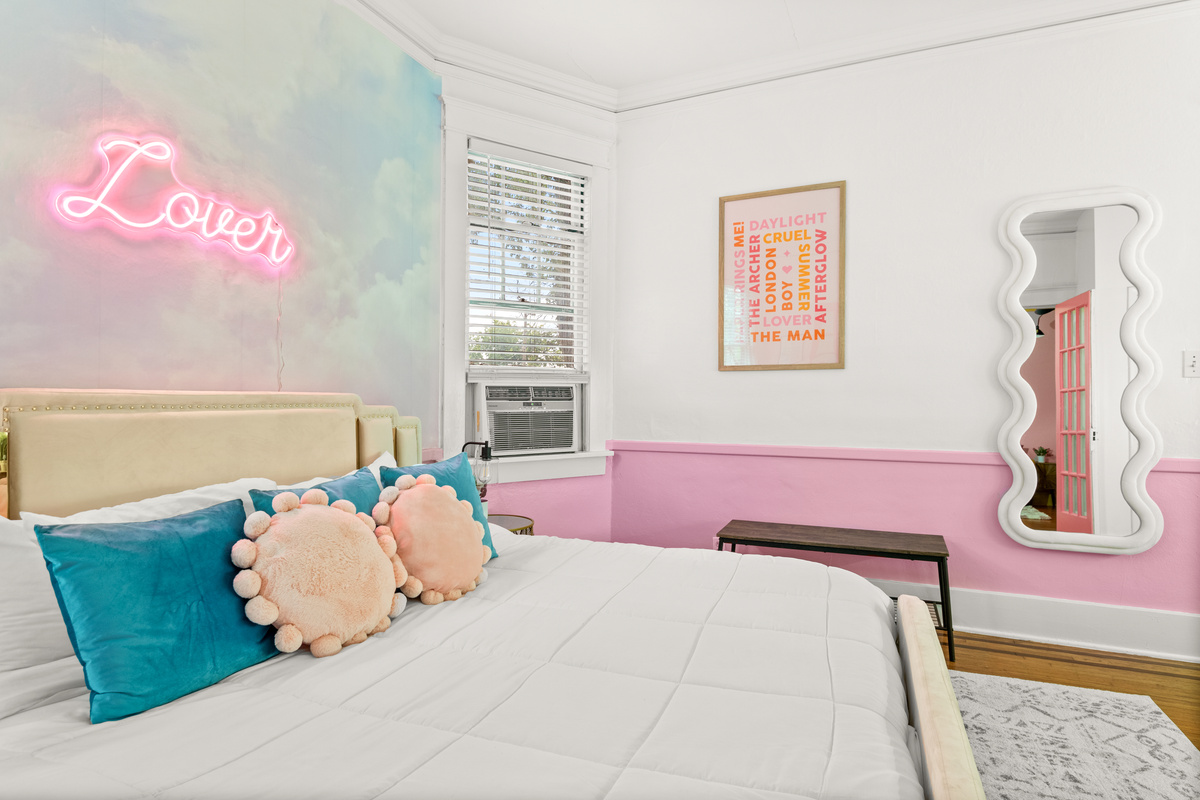 Bed room