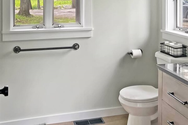 Another look at the 2nd fl full bathroom