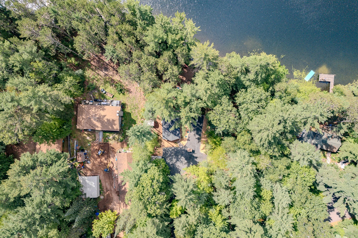 Enjoy a range of premium amenities designed for your comfort and convenience, from modern appliances to tranquil outdoor spaces with direct access to the lake