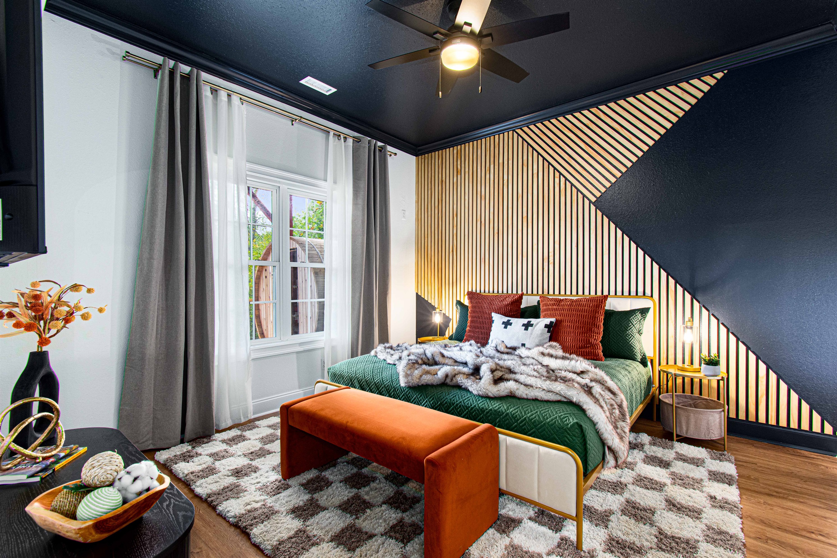 Retreat to Bedroom 4, where luxury meets artistry! 🛌✨ Enjoy a plush king bed with stunning artistic wood panels, a large TV for your entertainment, and a brand new bathroom featuring a sleek tiled standing shower. Your serene escape awaits! 🌟