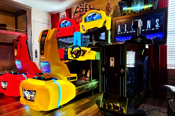 Kids Arcade Room - Play Aliens Extermination And Outrun Car Race-All Are FREE To Play!